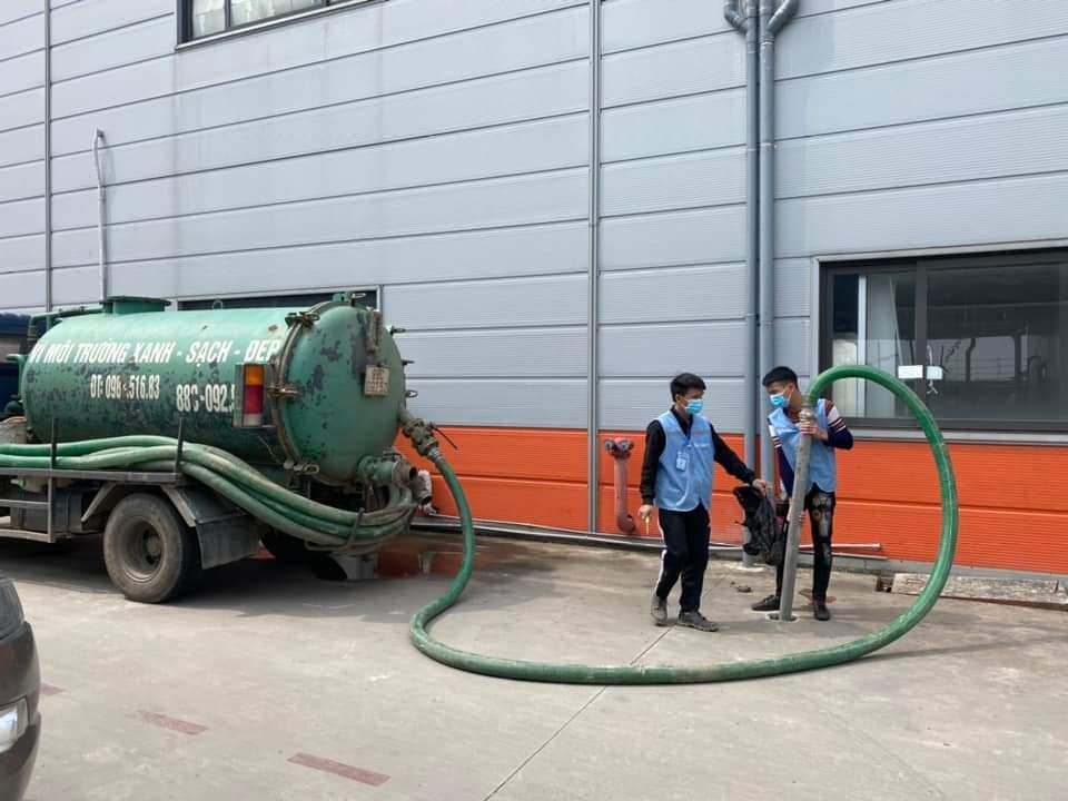 Quá trình hút hầm cầu gọn gàng , sạch sẽ
