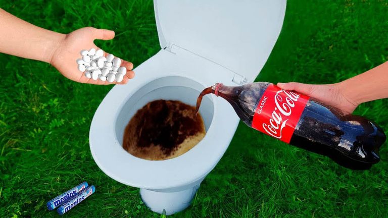 Thành phần của Coca Cola và lý do có thể thông cống