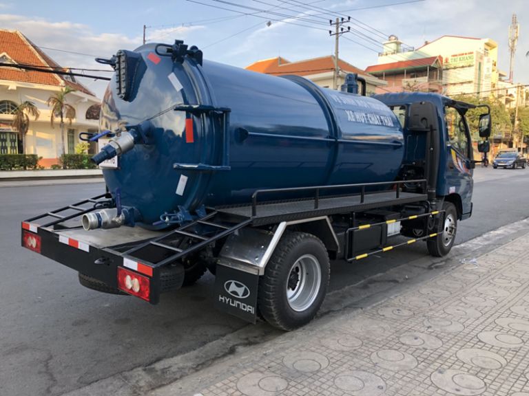 Xe hút hầm cầu tại xã Xuân Sơn chuyên dụng của công ty Vạn Phát