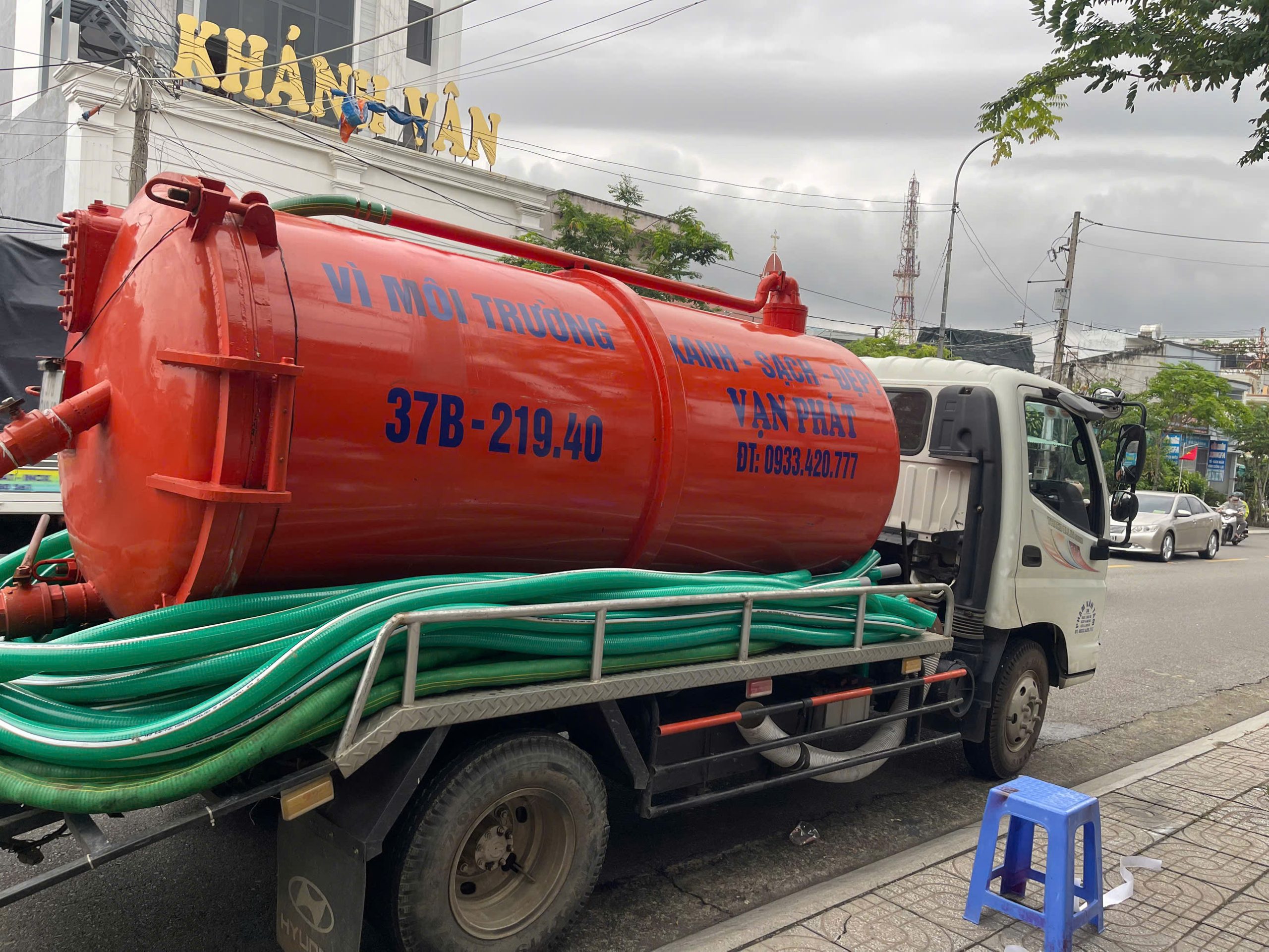 Công ty hút hầm cầu Vạn Phát – 10 năm kinh nghiệm trong ngành vệ sinh môi trường Công ty hút hầm cầu Vạn Phát – 10 năm kinh nghiệm trong ngành vệ sinh môi trường