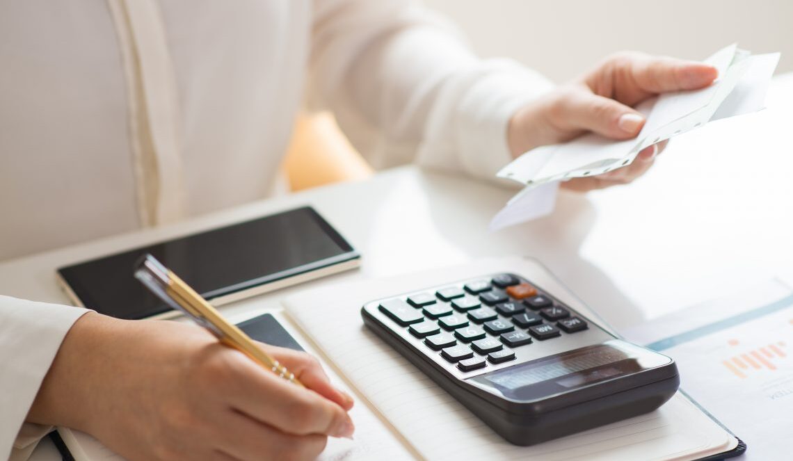 Tính toán chi phí dịch vụ hút hầm cầu có hóa đơn VAT hợp lệ