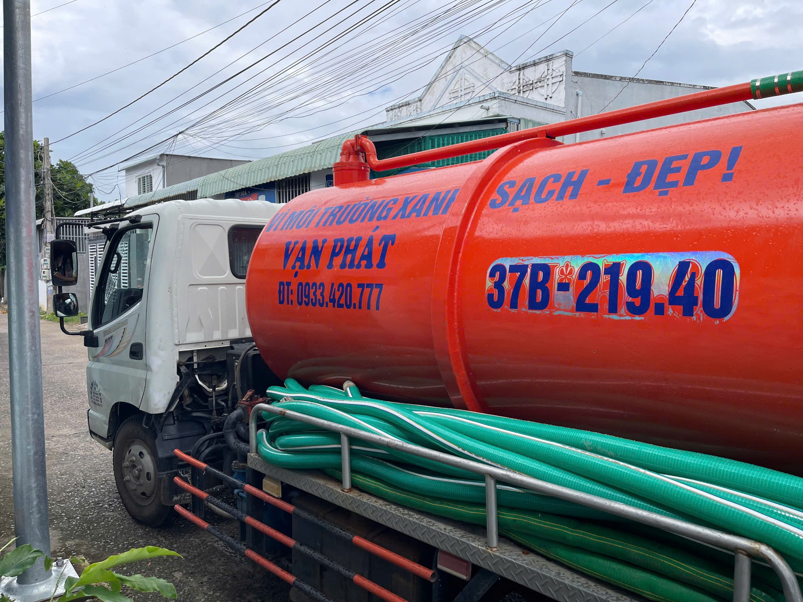 Dàn xe hút hầm cầu hiện đại đạt chuẩn môi trường 2025 Dàn xe hút hầm cầu hiện đại đạt chuẩn môi trường 2025