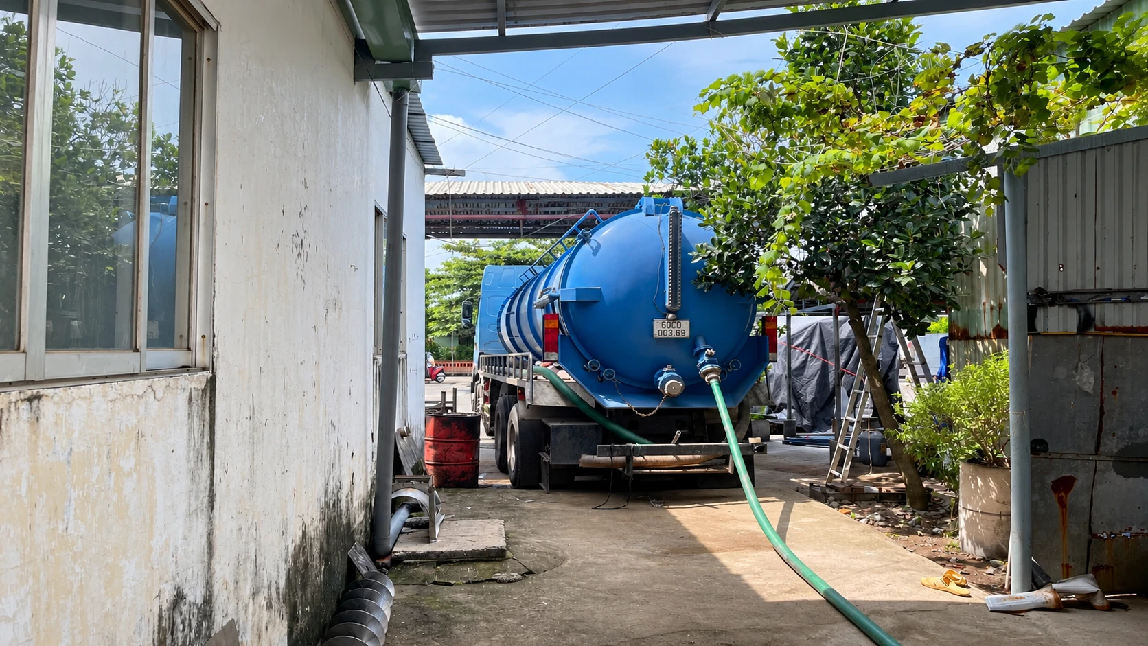 Xe hút hầm cầu Đồng Nai công nghệ chân không không đập phá Vạn Phát Xe hút hầm cầu Đồng Nai công nghệ chân không không đập phá Vạn Phát
